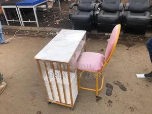 Nails Tables With One Styling