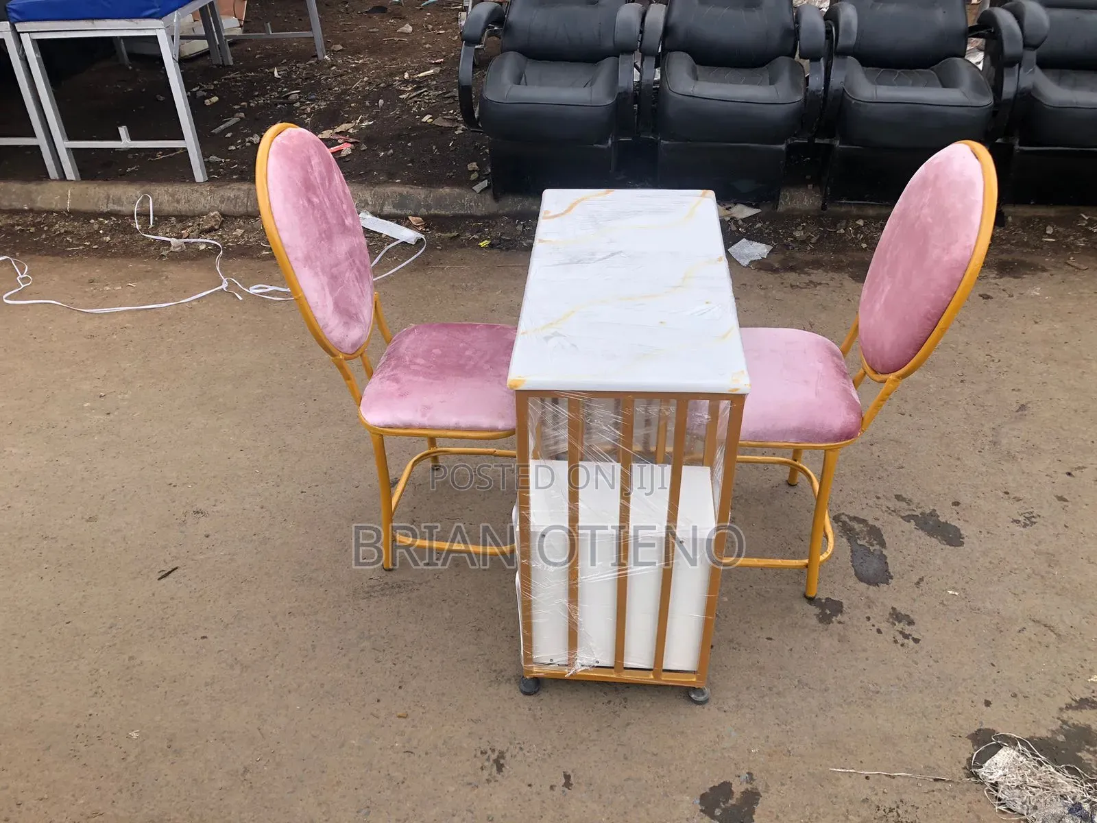 Nails Tables With Oval Styling Seats