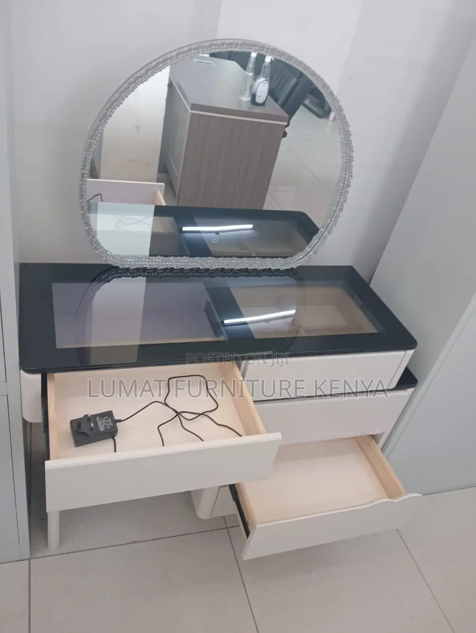 Vanity Table With Mirror