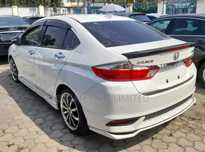 Honda Grace 2019 White