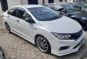 Honda Grace 2019 White