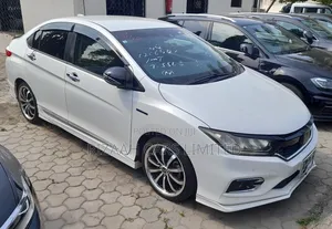 Honda Grace 2019 White