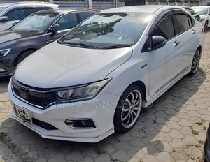 Honda Grace 2019 White