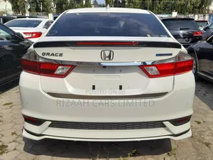 Honda Grace 2019 White