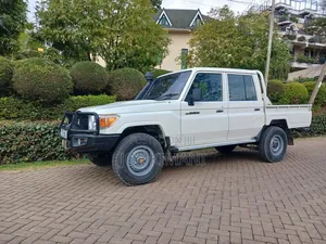 Toyota Land Cruiser 2016 White