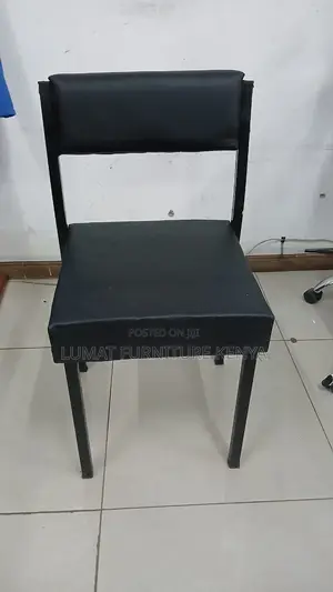 Black Catalina Visitors Chair
