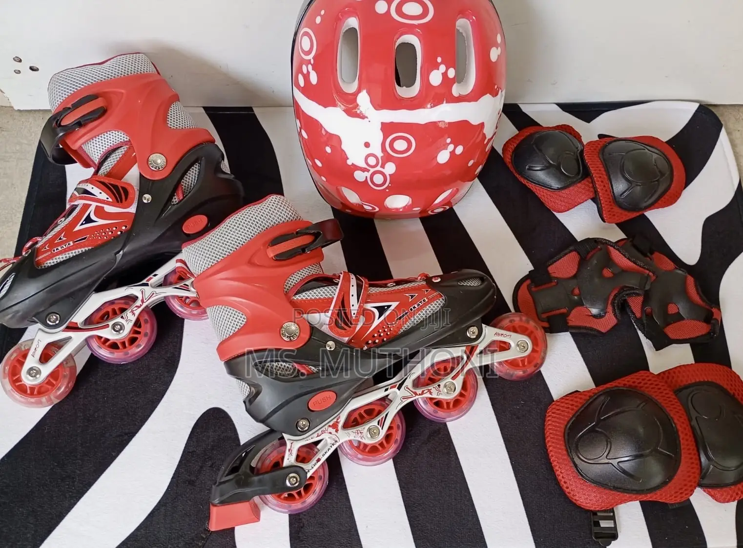 Adjustable Inline Skates Set With Helmet Protective Guards