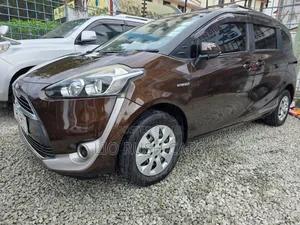 Toyota Sienta 2015 Brown