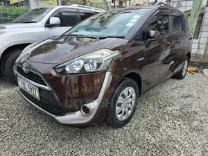 Toyota Sienta 2015 Brown