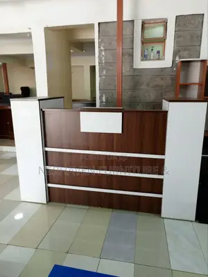 Sleek Reception Counter With Contemporary Design
