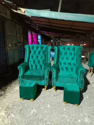 2 Pedicure Green Seats Plus Poufs 