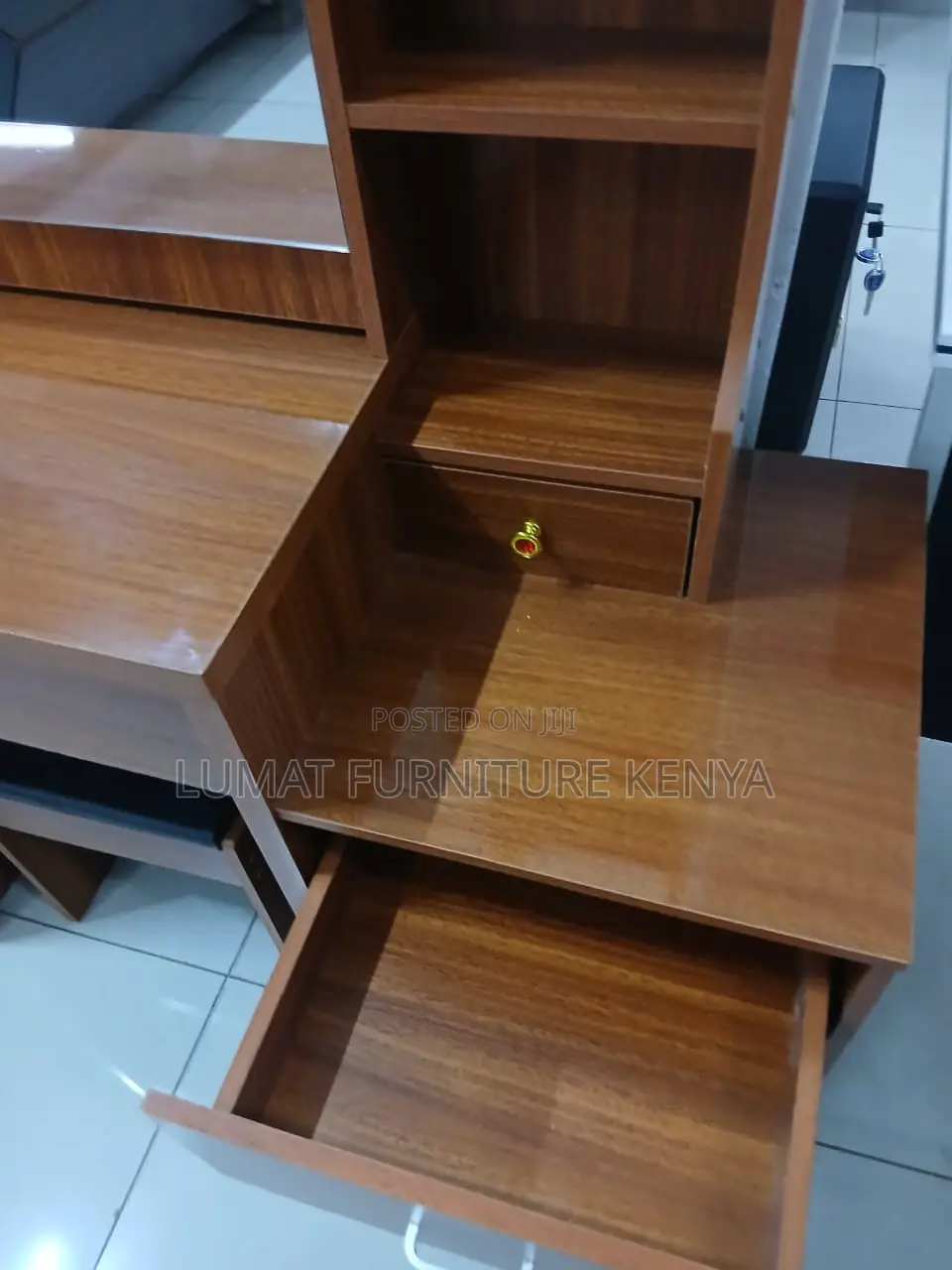 Organizer Desk