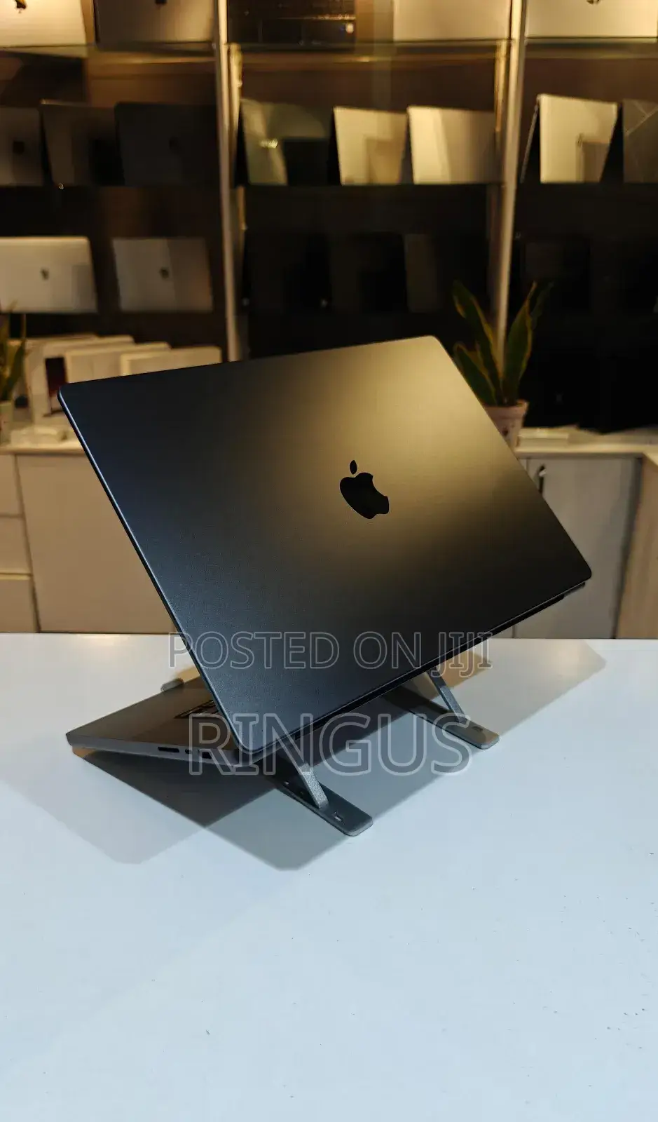 Apple MacBook Pro 2024 M4 Max 16-Inch 24GB Apple M4 Pro SSD 512GB