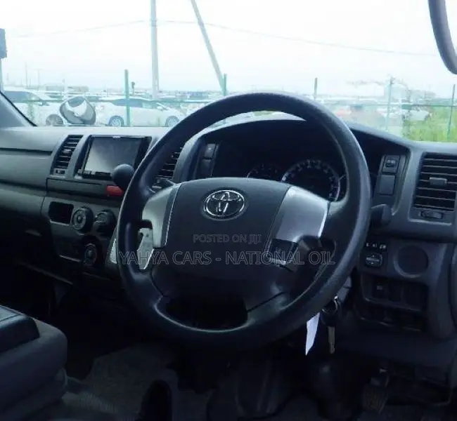 Toyota HiAce 2018