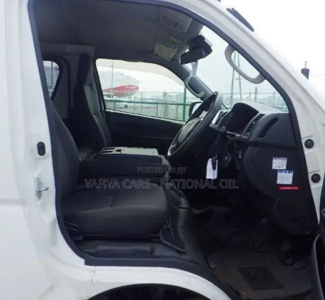 Toyota HiAce 2018