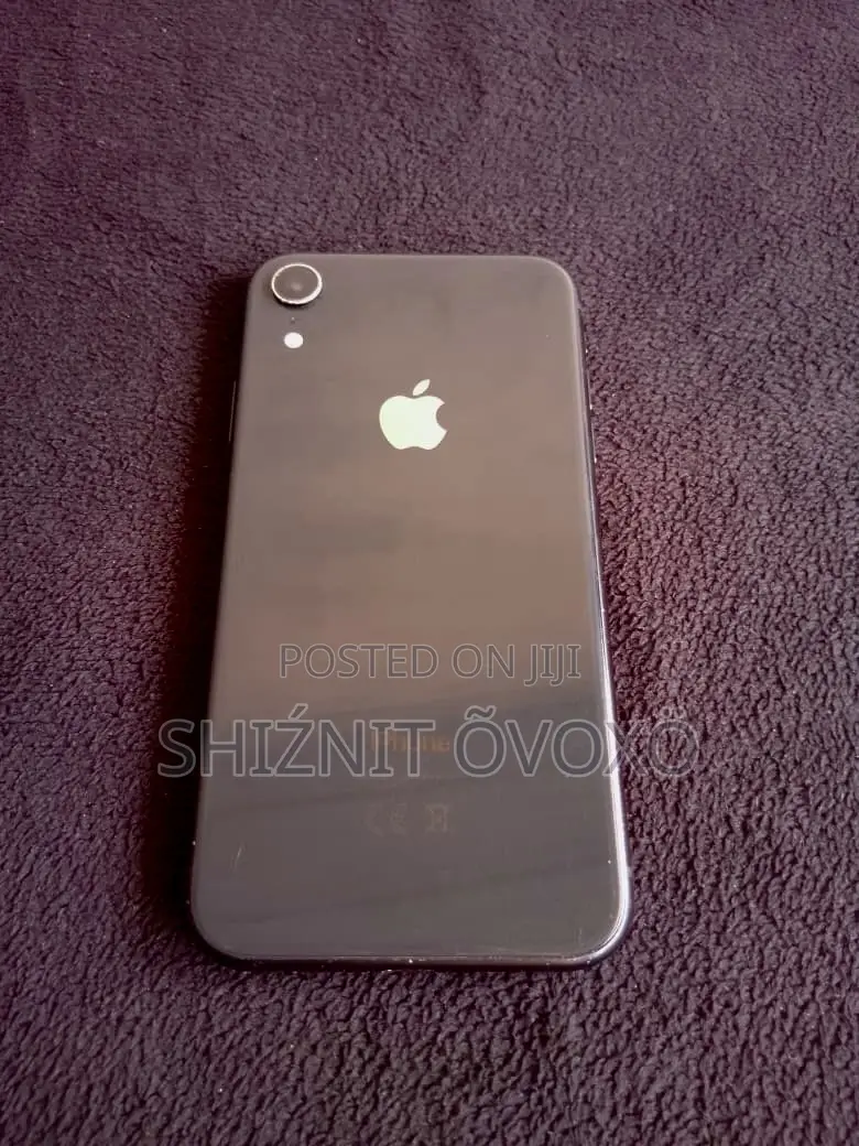 Apple XR 64 GB Black