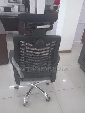 Highback Office Chair With Headrest