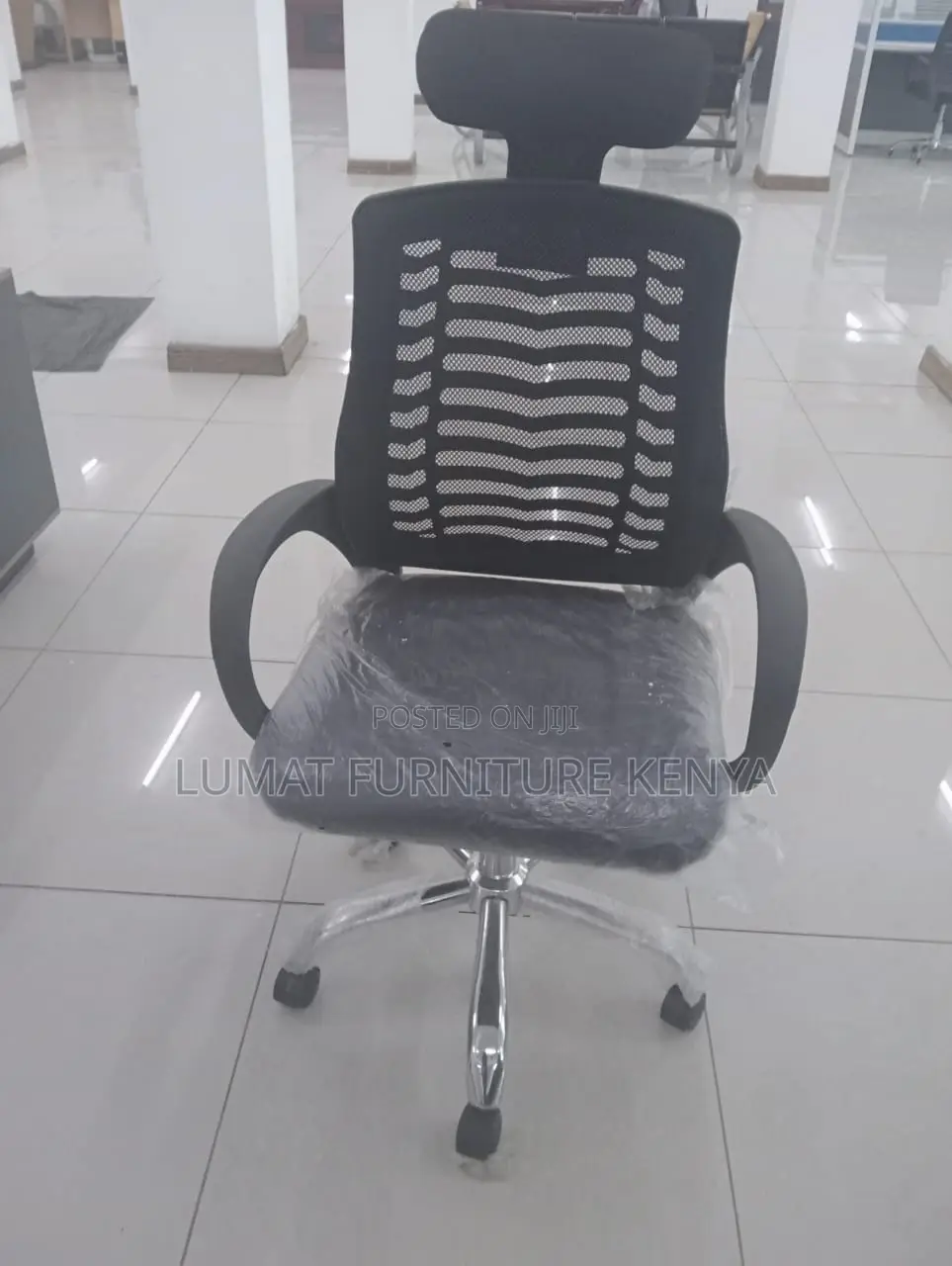 Highback Office Chair With Headrest