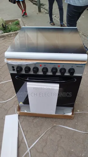 Hisense 60cm by 60cm Standing Cooker