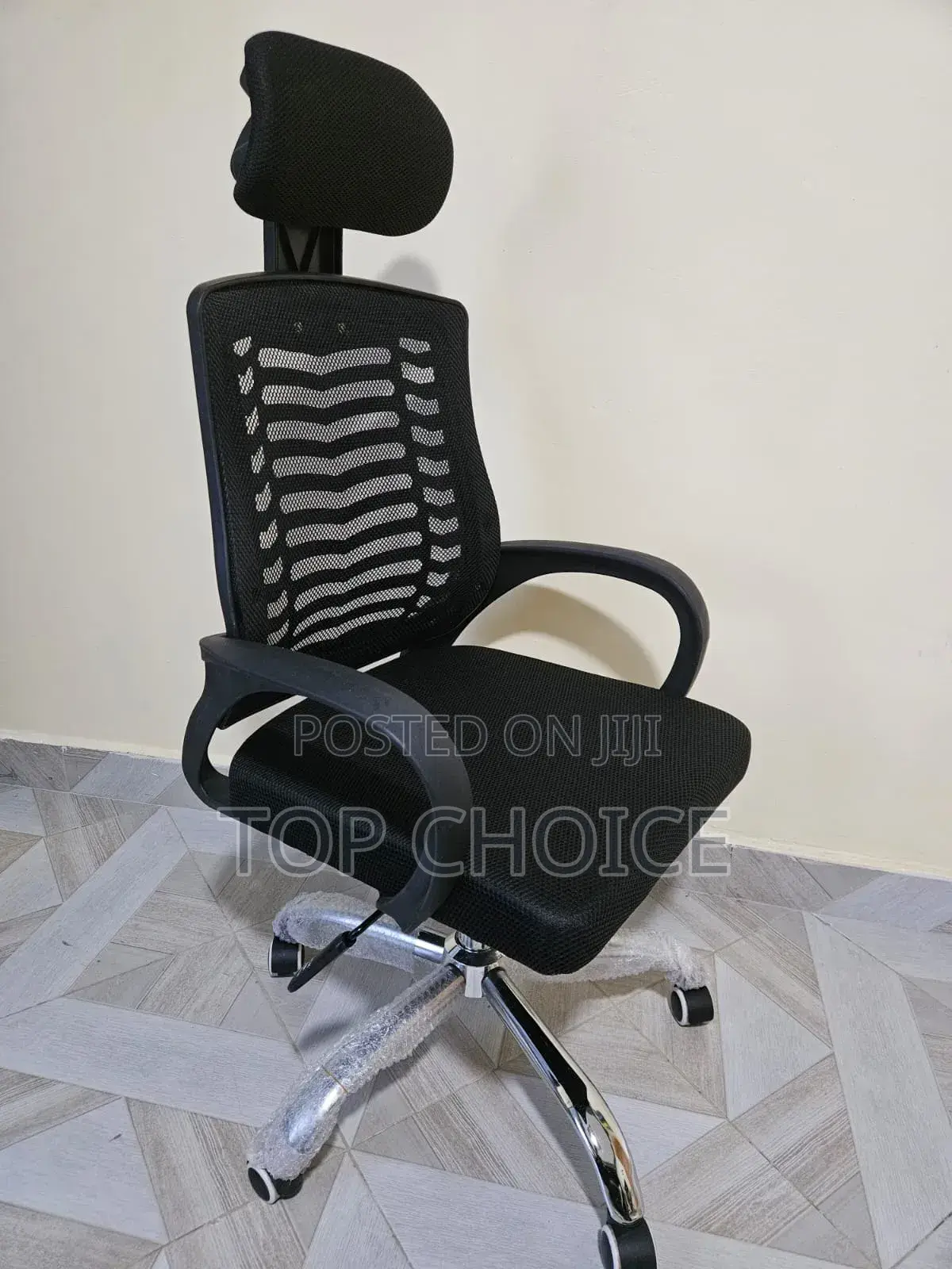 Office Chairs With Adjustable Headrests