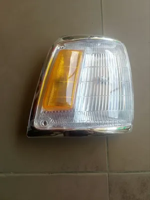 Hilux Yn85/88 Chrome Corner Lights