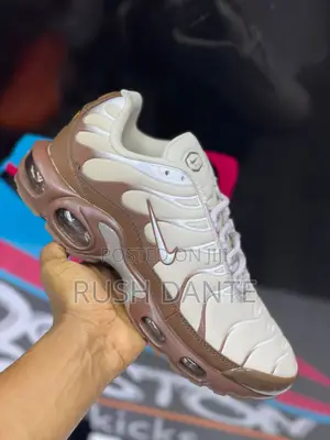 Bluu Sneakers
