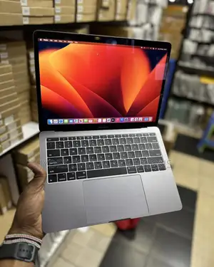 Laptop Apple MacBook Pro 2017 16GB Intel Core I7 SSD 256GB