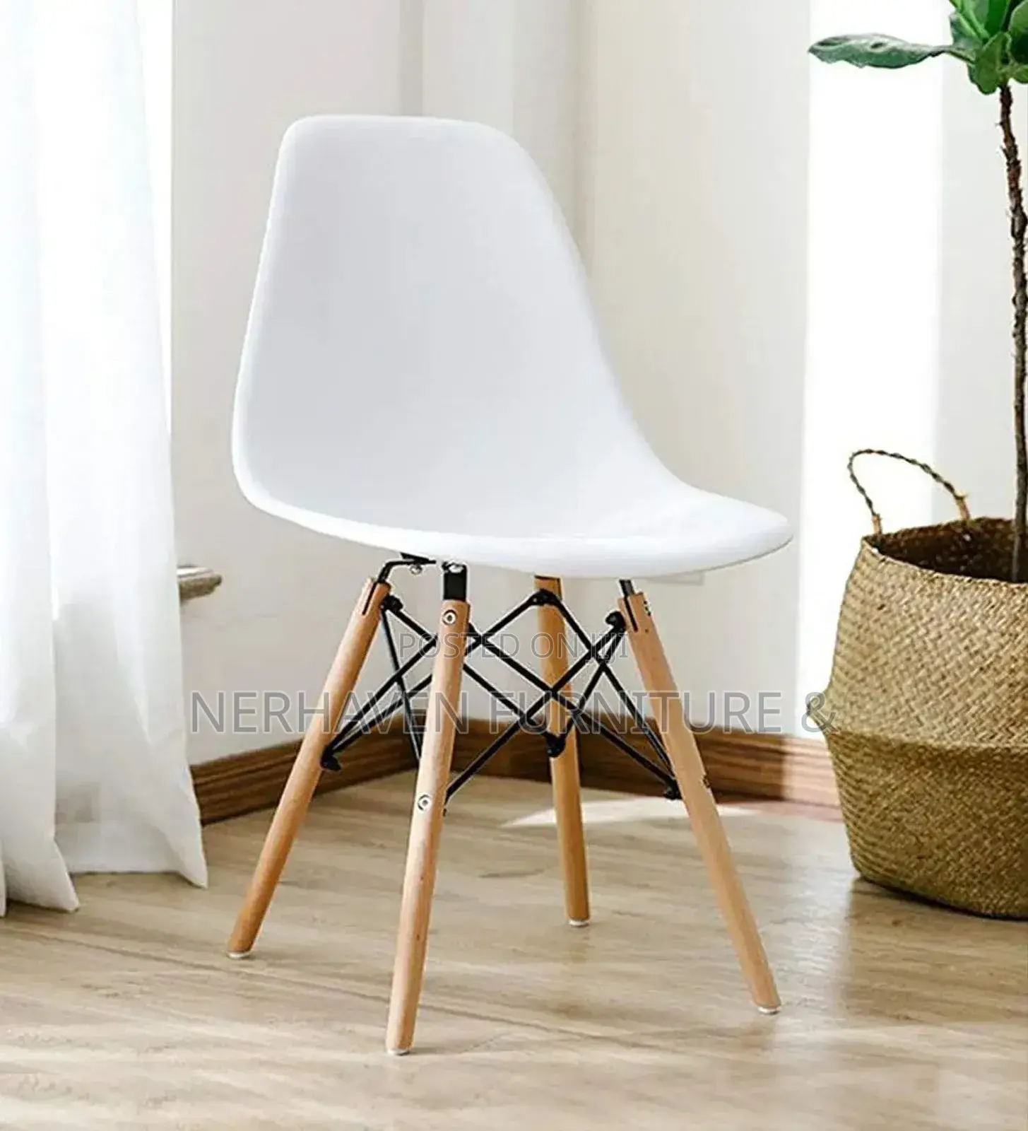 Classic Eames Chair – Timeless Style & Comfort!