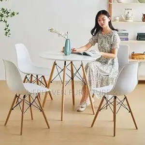 Comfortable Eames Plastic Chair – Strong & Affordable
