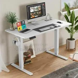 Adjustable Standing Desk – Motorized Height Control