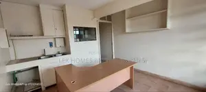 Office To Let Next To Road