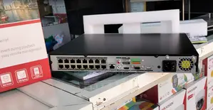 Smart Hikvision Ds-7616ni-Q2/16p 16-Channel Uhd NVR