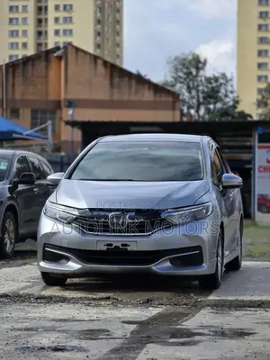 Honda Fit Shuttle 1.5 Hybrid 2WD 2019 Silver