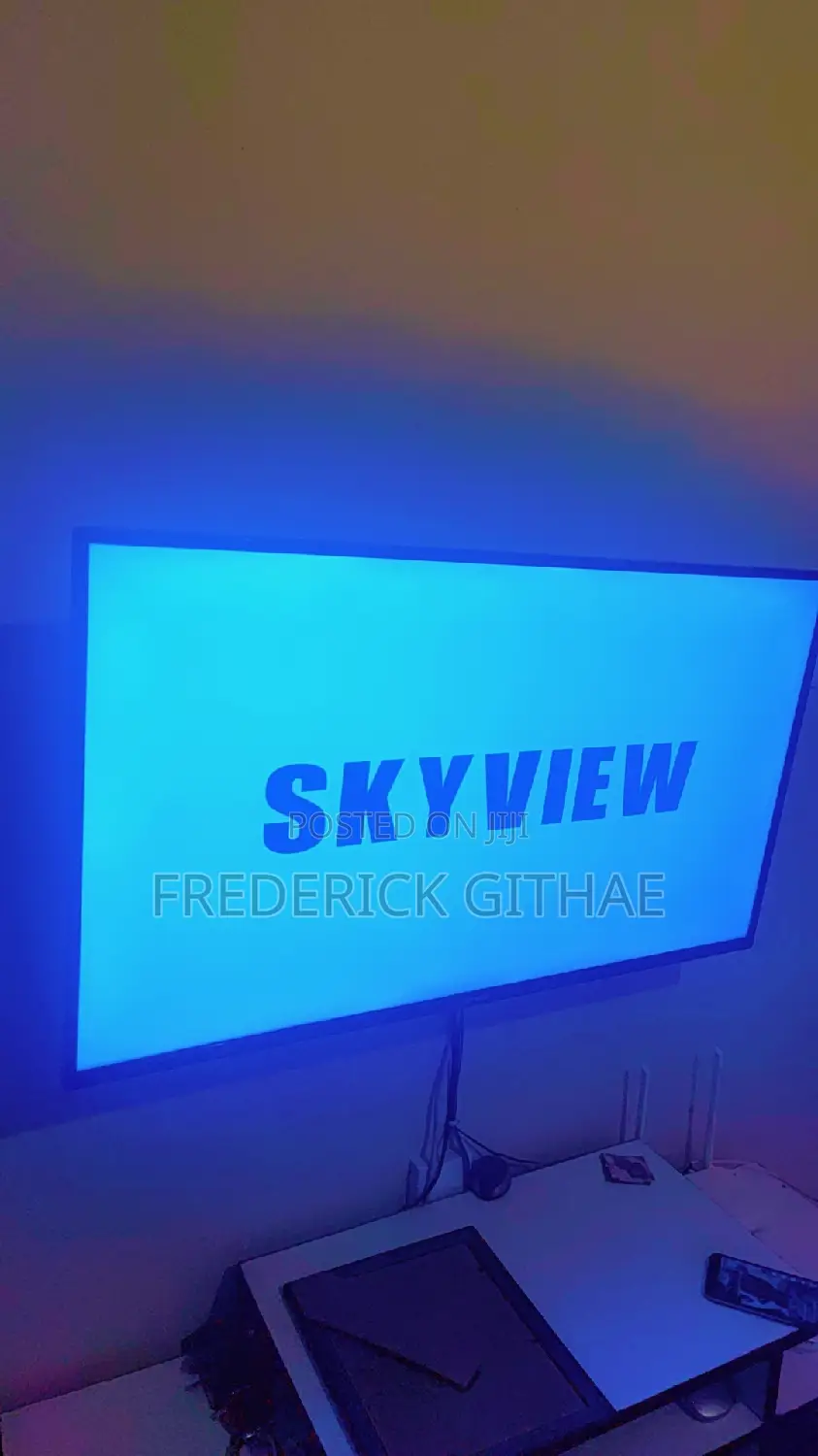 It's a Smart Tv 43 Inch, in Good Condition
