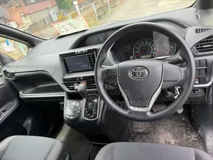 Toyota Voxy 2019 Silver