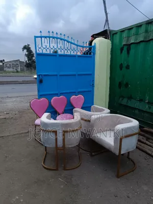Manicure 3 Technician Seats and 3 Client Seats 