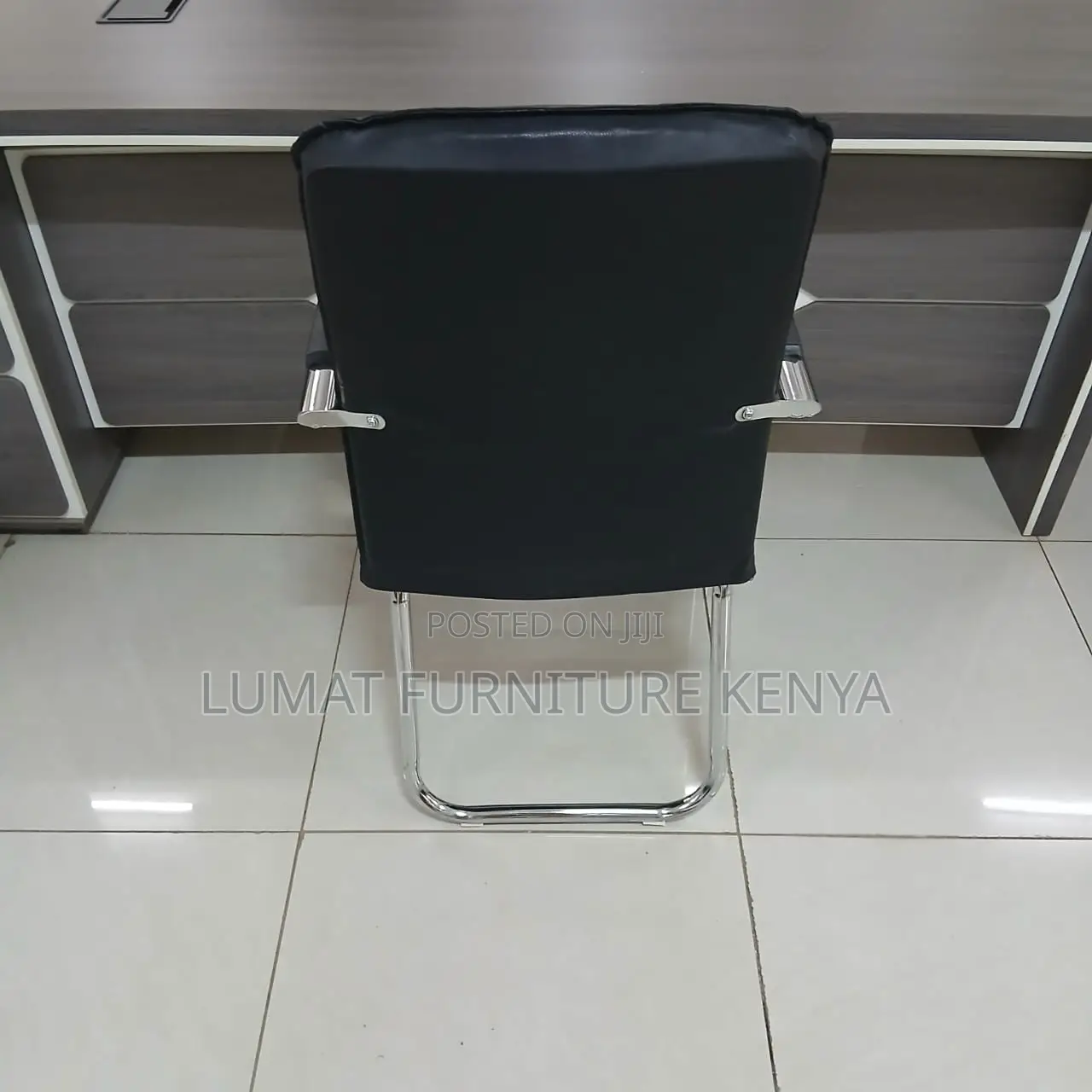 Modern Leather Conference Seat