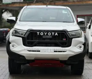 Toyota Hilux 2019 White