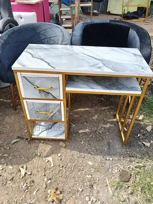 Manicure Table