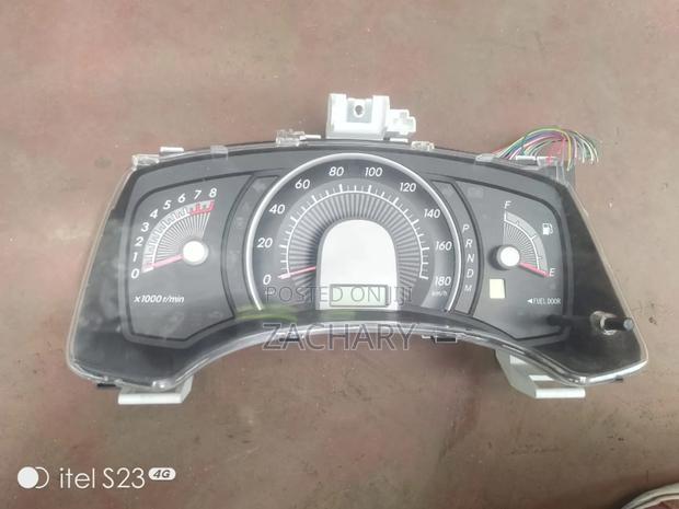 Toyota Isis Dashboard Clock Ex Japan
