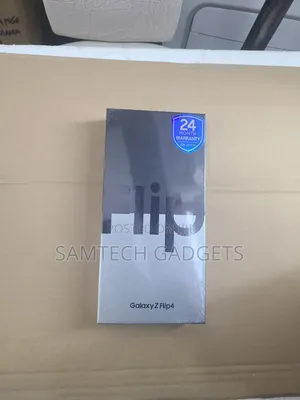 New Samsung Galaxy Z Flip4 256 GB Silver