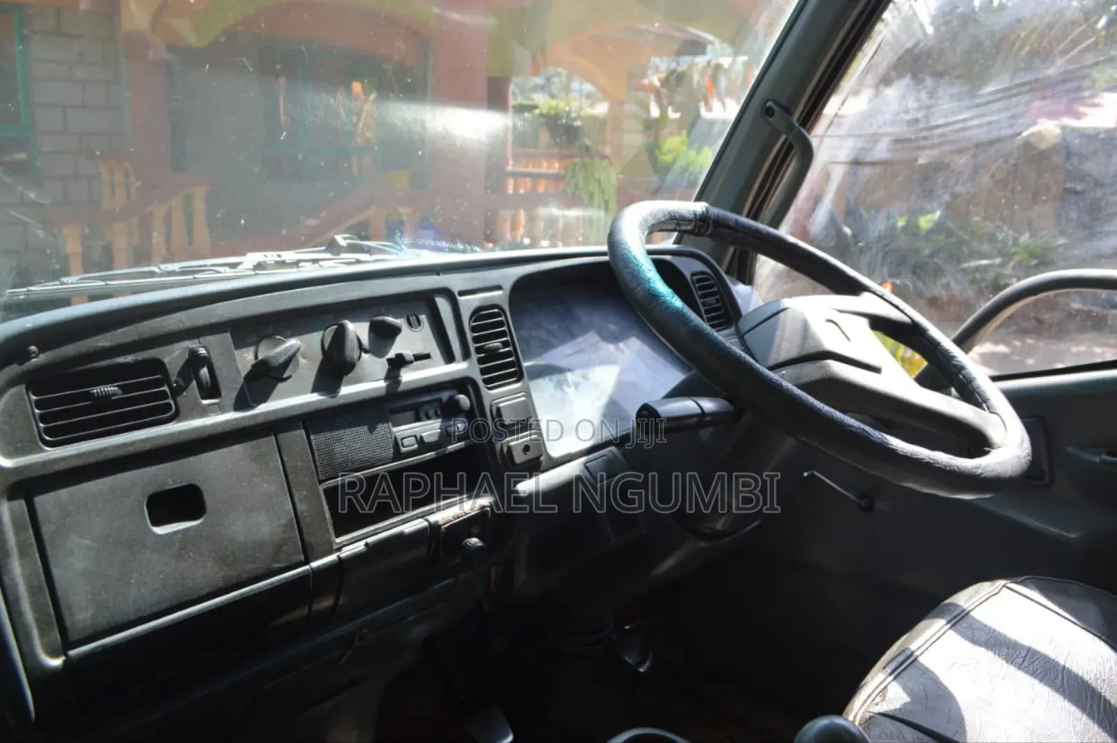 Mitsubishi Canter 1989 White