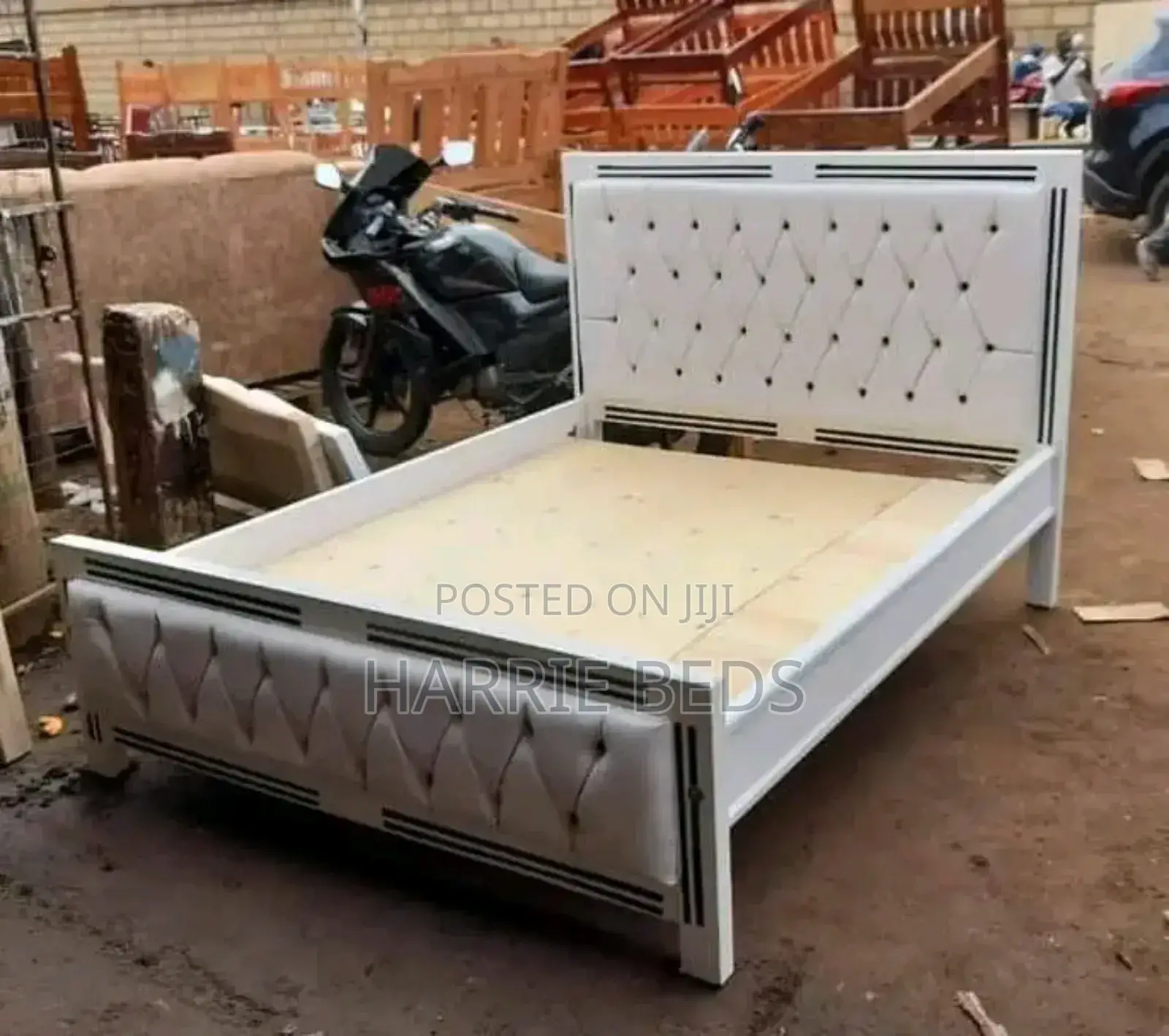 Modern Mocket Bed With Cheastered Headboard