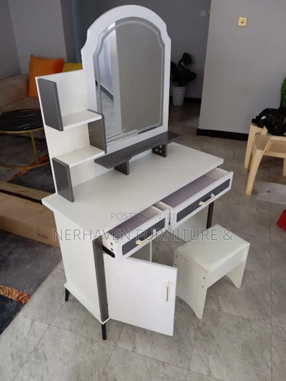 Dressing Table With - Lights on the Mirror