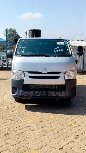 Toyota HiAce 2018 Silver