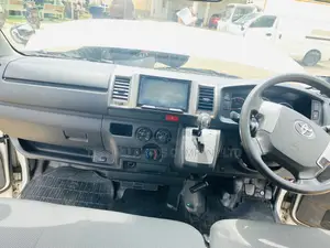Toyota HiAce 2018 White