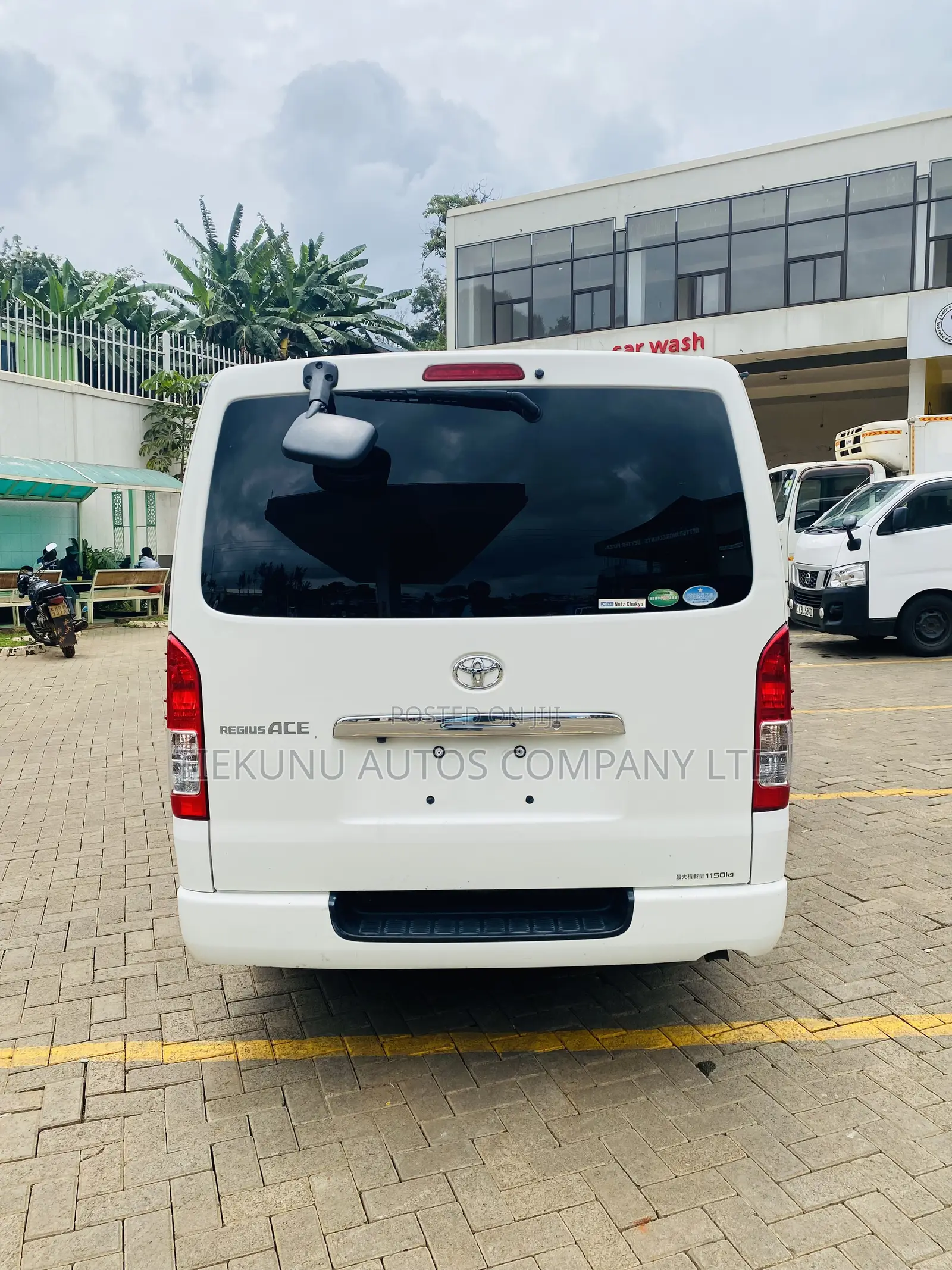 Toyota HiAce 2018 White