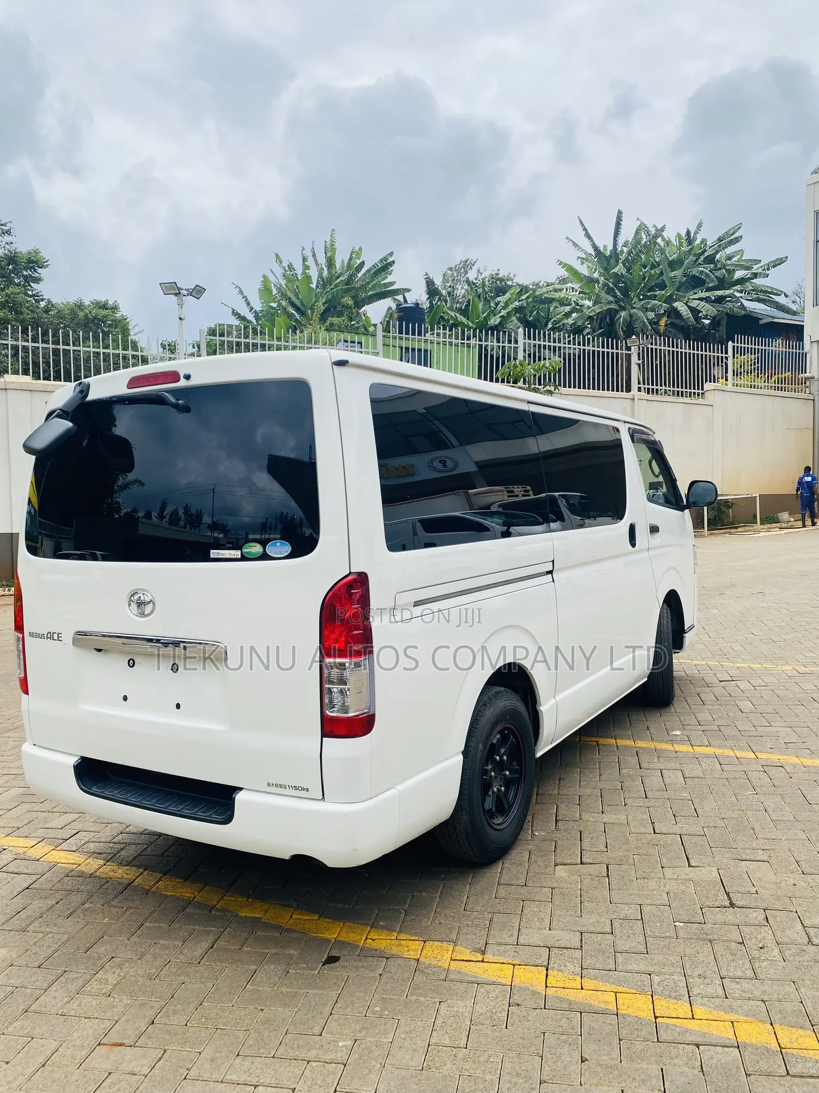 Toyota HiAce 2018 White
