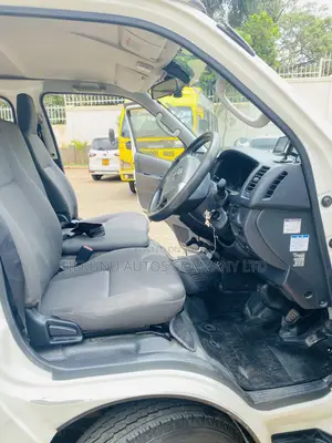Toyota HiAce 2018 White
