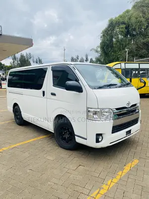 Toyota HiAce 2018 White